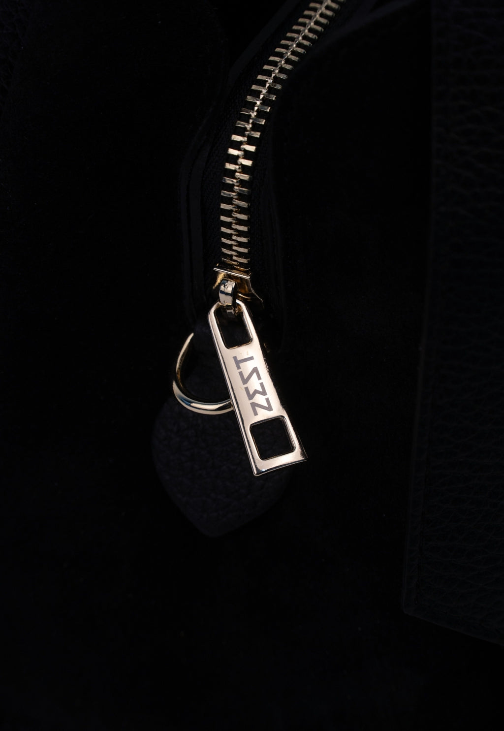 Borsa in Pelle Scamosciata Made in Italy con Tracolla – ZS-2507