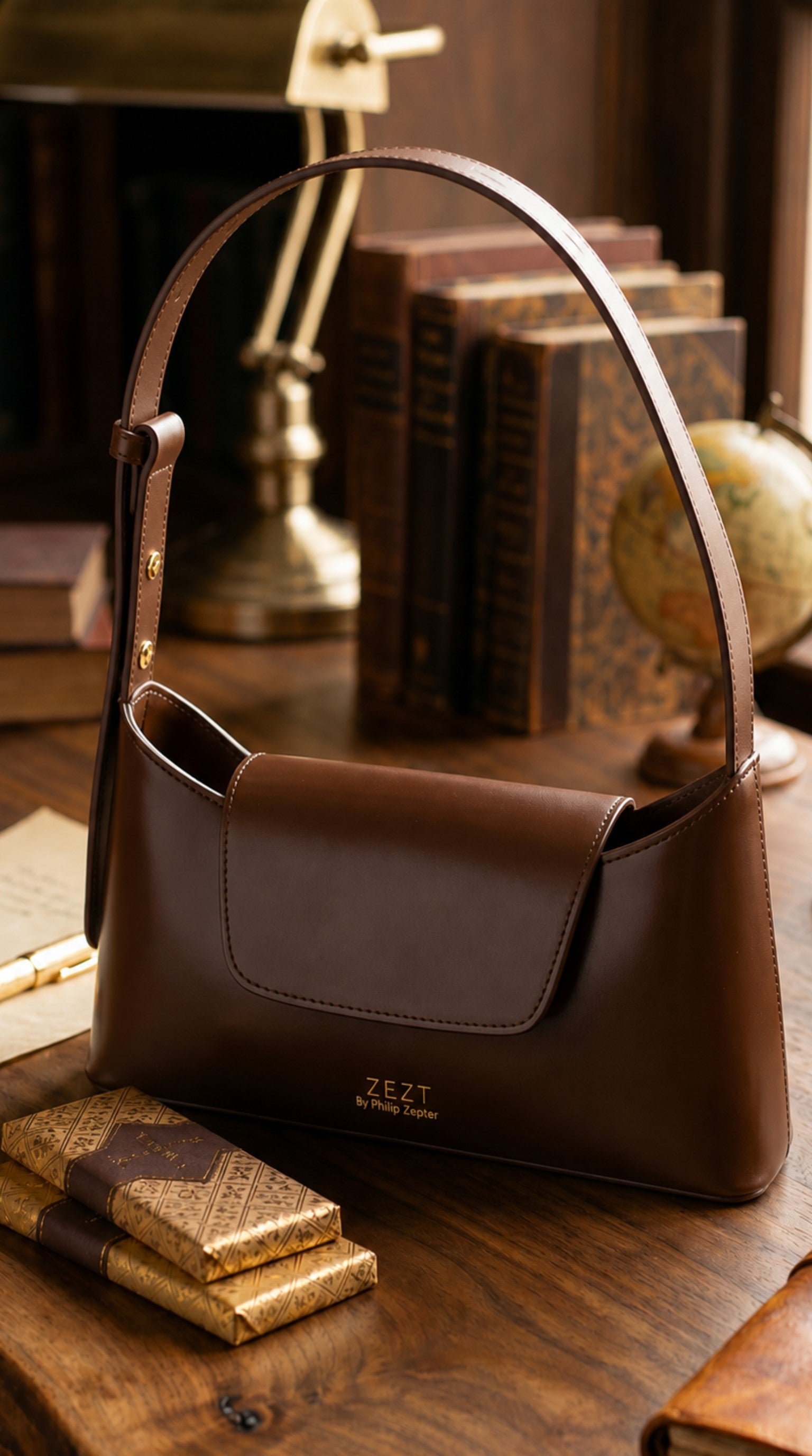Borsa a Spalla con Pattina - ZS-2547 – front view on neutral background – ZEST by Philip Zepter
