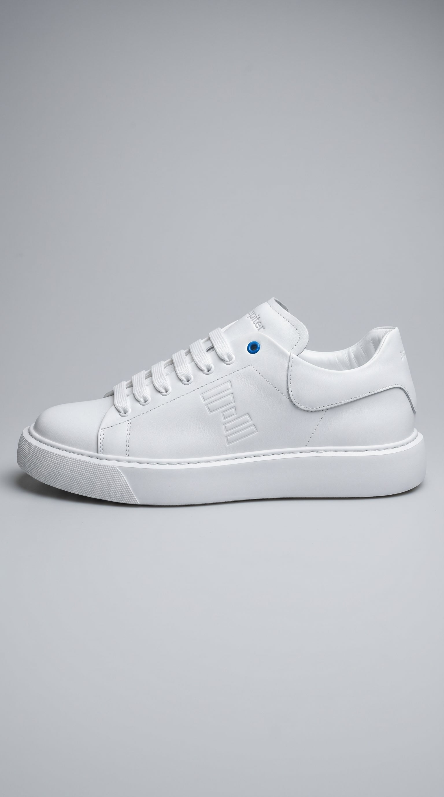 Sneaker Uom Luxury Leather  — PRE-ORDER – side view on neutral background – Philip Zepter